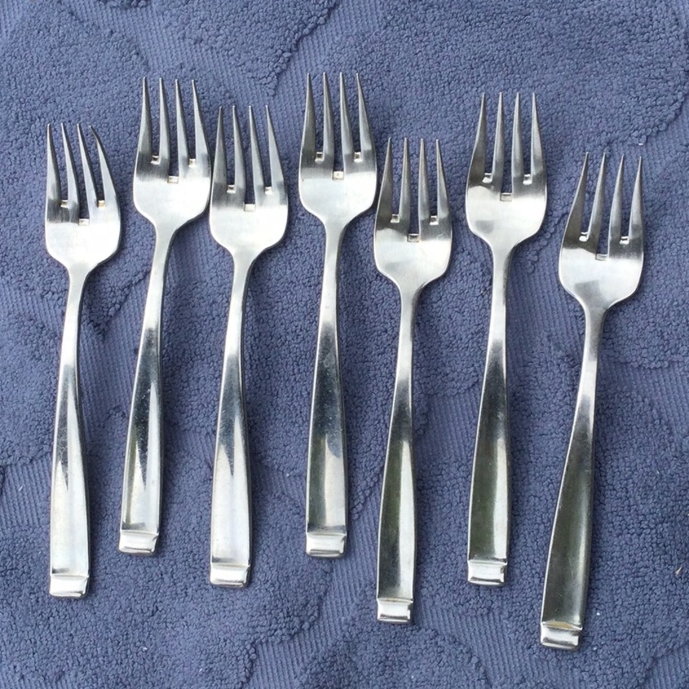 7 Oneida Forte Pattern Salad Forks